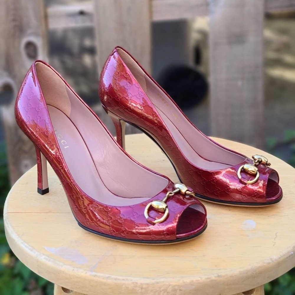 Gucci Raspberry Patent Micro GG Horsebit Accent Peep Toe Pumps